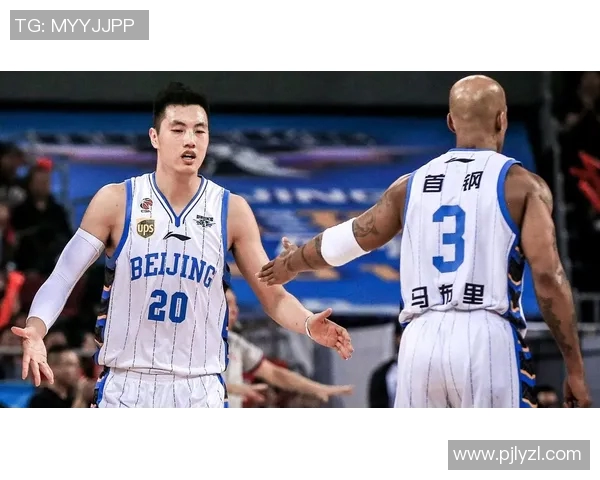 翟晓川的篮球之路:从青涩少年到赛场明星的成长故事 翟晓川的篮球之路:从青涩少年到赛场明星的成长故事