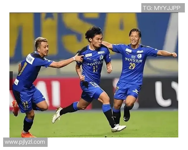 山口雷诺与新泄天鹅的激烈对决揭示足球战术的博弈与魅力