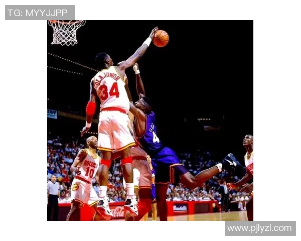 尤因与罗宾逊的巅峰对决:篮球历史上的经典时刻与传奇对抗 尤因与罗宾逊的巅峰对决:篮球历史上的经典时刻与传奇对抗