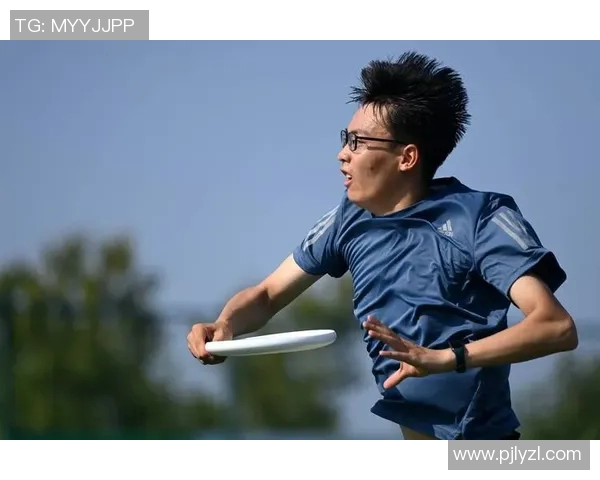 飞盘追梦：黄伟与飞盘运动的激情与成长之路